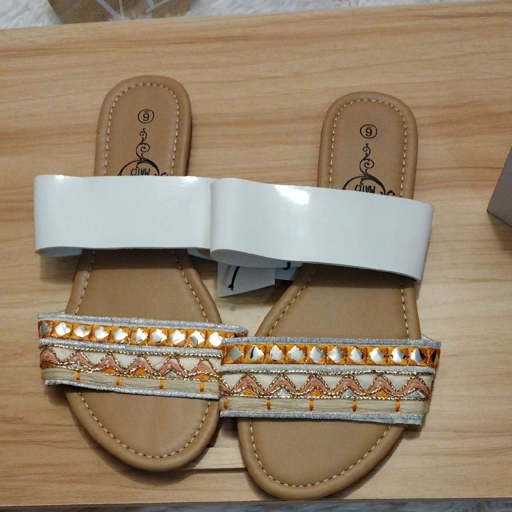 White and Tan Embellished Sandals Women's Size 6 🆕